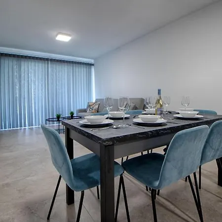 アパート New 3 Bedroom Family With Terrace