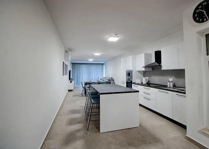 アパート New 3 Bedroom Family With Terrace *