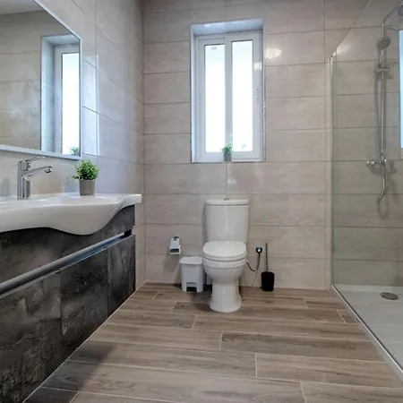 New 3 Bedroom Family With Terrace *